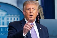 Trump tại họp báo ở Nhà Trắng hôm 5/8. Ảnh: Reuters.