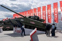 Các vũ khí tiên tiến của quân đội Nga, trong đó có xe tăng T-14 Armata luôn là tâm điểm quan tâm của các chuyên gia quân sự quốc tế. (Ảnh: Hồng Quân/Vietnam+).