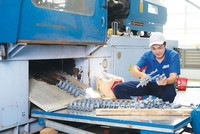 Giá nguyên liệu nhựa vẫn ở vùng thấp tiếp tục là yếu tố hỗ trợ các doanh nghiệp trong ngành.