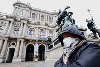 Với hơn 2,5 triệu ca mắc Covid-19, châu Âu vẫn là châu lục bị ảnh hưởng dịch bệnh tồi tệ nhất thế giới. Nguồn: Reuters.