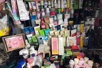Từ 15/10, bán mỹ phẩm giả có thể bị phạt đến 100 triệu đồng (Ảnh minh họa: KT).