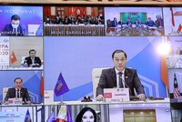 Chủ nhiệm Ủy ban Kinh tế của Quốc hội Việt Nam, ông Vũ Hồng Thanh điều hành phiên họp của Uỷ ban Kinh tế AIPA.