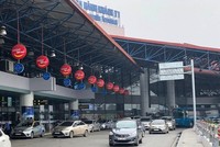 Sẽ thu tiền xe vào sân bay nếu quá 10 phút, phí tăng dần theo block thời gian (ảnh: VOV).