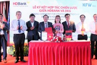 HDBank ký kết hợp đồng phát hành trái phiếu chuyển đổi và hợp tác chiến lược với DEG.