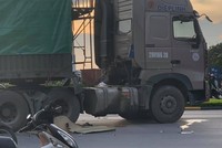 Hải Phòng: Va chạm xe đầu kéo, bố bị thương, 2 con tử vong