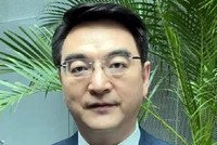 Ông Trịnh Trung Vĩ, Giám đốc Trung tâm Phát triển Khoa học Công nghệ Y dược và Y tế thuộc Ủy ban Y tế và Sức khỏe Quốc gia Trung Quốc. (Ảnh: Sina).