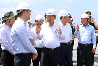 Phó Thủ tướng Trương Hòa Bình thị sát Khu tái định cư Lộc An - Bình Sơn ngày 30/9.