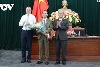 Ông Lê Thanh Đồng (giữa), Giám đốc Sở Tài chính tỉnh được bầu giữ chức vụ Phó Chủ tịch Hội đồng nhân dân tỉnh Phú Yên.