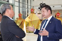 Sự thành công và cả sinh mệnh của doanh nhân phụ thuộc vào thị trường, vào tài năng kinh doanh của chính họ. Ảnh: Chí Cường.