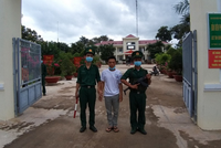 Đối tượng Nguyễn Thanh Tâm đang bị tạm giữ tại đồn Biên phòng Lộc Tấn, huyện Lộc Ninh, tỉnh Bình Phước. (Nguồn: thanhnien.vn).