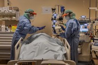 Điều trị Covid-19 ở Italy. Ảnh: New York Times.