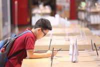 Sự phát triển của thiết bị thông minh sẽ đẩy nhanh tiến trình không tiền mặt trong thanh toán.