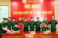 Hội nghị bàn giao chức vụ Tư lệnh Quân khu 5 (Ảnh Báo QĐND).