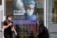 Sức ép với các bệnh viện ở Anh tăng cao (Ảnh: The Guardian).