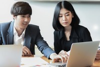 Không ít người đang loay hoay chọn lựa kênh đầu tư có thể sinh lời. Ảnh: Shutterstock.