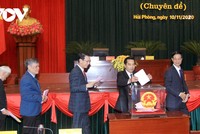 Các đại biểu bỏ phiếu bầu các chức danh Trưởng Ban Đô thị, HĐND thành phố và Phó Chủ tịch UBND thành phố Hải Phòng.