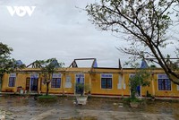 Nhiều trường học trên địa bàn Thừa Thiên Huế bị tốc mái hư hỏng.