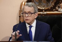 Thống đốc bang Ohio Mike DeWine. (Ảnh: AP/Paul Vernon).