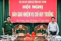 Bàn giao nhiệm vụ Chỉ huy trưởng Bộ CHQS tỉnh Sóc Trăng.