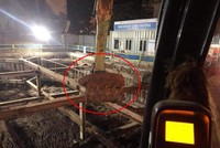 Vật thể nghi là bom chưa phát nổ.