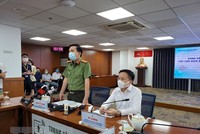 Công an Thành phố cung cấp thông tin về việc khởi tố vụ án về vụ việc lây lan COVID-19 trong cộng đồng. (Ảnh: Thành Chung/TTXVN).