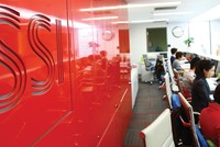 Với các công ty chứng khoán nội Top đầu như SSI luôn đón nhận thách thức cạnh tranh hàng ngày đến từ các công ty chứng khoán khác.