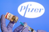 Hai nhà sản xuất vaccine Pfizer và Moderna từ chối họp với ông Trump