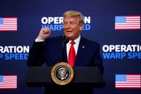 Tổng thống Donald Trump phát biểu tại một sự kiện ở Nhà Trắng ngày 8/12. Ảnh: REUTERS.