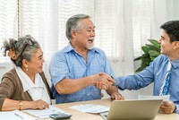 Dù thế nào, nghề tư vấn viên tài chính cá nhân và kênh phân phối bảo hiểm qua ngân hàng vẫn là xu thế mà Việt Nam không thể đi ngược.