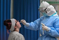 Chính phủ Séc đã thông báo rằng xét nghiệm kháng nguyên tự nguyện, miễn phí sẽ được triển khai từ ngày 16/12, sớm hơn hai ngày so với kế hoạch trước đó. Ảnh: Praguemorning.