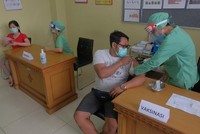 Indonesia thử nghiệm vaccine Covid-19 tại Bandung. (Ảnh: Antara).