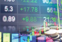 Lãi suất thực sau khi trừ đi lạm phát ở mức thấp kỳ vọng sẽ tiếp tục tạo ra dòng tiền rẻ và đổ vào thị trường chứng khoán.