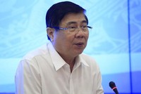 Chủ tịch UBND TPHCM Nguyễn Thành Phong theo dõi chỉ đạo Thành phố Thủ Đức.