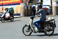 Phương tiện cũ nát lưu thông trên địa bàn Hà Nội (Ảnh: Xuân Ngọc).