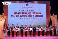 Thủ tướng tuyên dương các học sinh THPT đoạt giải Olympic quốc tế năm 2020