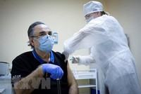 Một nhân viên y tế được tiêm vắcxin Sputnik V ngừa COVID-19 tại Moskva, Nga ngày 30/12/2020. (Ảnh: AFP/TTXVN).