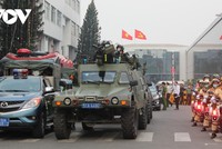 Lực lượng cảnh sát vũ trang tuần tra ra quân canh gác, bảo vệ Cảng HKQT Tân Sơn Nhất, và công trình quan trọng khác liên quan đến an ninh quốc gia.