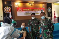 Indonesia tiêm chủng vaccine Covid-19 cho sĩ quan quân đội (Nguồn : tni.mil.id).