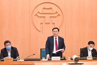 Bí thư Thành ủy Hà Nội Vương Đình Huệ chỉ đạo triển khai các biện pháp cấp bách đối phó với diễn biến mới của dịch COVID-19. (Ảnh: Vietnam+).