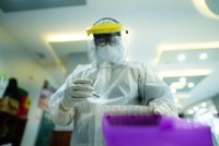 Mẫu xét nghiệm của trường hợp tiếp xúc gần với ca bệnh 1612 nghi mắc Covid-19.