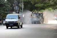 Phun khử trùng trên các tuyến phố của Hải Phòng. (Ảnh: Hoàng Ngọc/TTXVN).