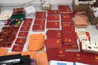 Tang vật thu giữ tại nơi ở của các đối tượng.