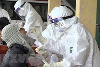 Lấy mẫu xét nghiệm tại phường Hiến Thành, thị xã Kinh Môn, tỉnh Hải Dương. (Ảnh: Mạnh Minh/TTXVN).