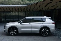 Mitsubishi Outlander 2022: Mẫu SUV 7 chỗ tầm trung với màn lột xác ấn tượng 