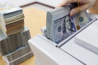 Một trong những tâm lý chính hiện nay là “tiền mặt là rác”, khi mà lãi suất rất thấp.