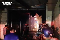 Vụ cháy xảy ra tại các ki ốt chứa nhiều quần áo nên lửa nhanh chóng lan rộng.