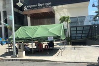 Nhiều địa điểm thành phố Sihanoukville bị phong tỏa để phòng dịch COVID-19 lây lan. (Ảnh: Trần Long/TTXVN).