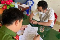 Nguyễn Thanh Tùng làm việc với cơ quan công an. (Ảnh công an cung cấp).