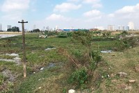 Việc kéo dài thời gian giải quyết kiến nghị của doanh nghiệp khiến hàng chục héc-ta đất của Hà Nội bị bỏ hoang rất lãng phí.