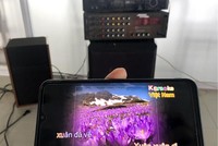 Hát karaoke tự phát gây phiền hà cho người dân.